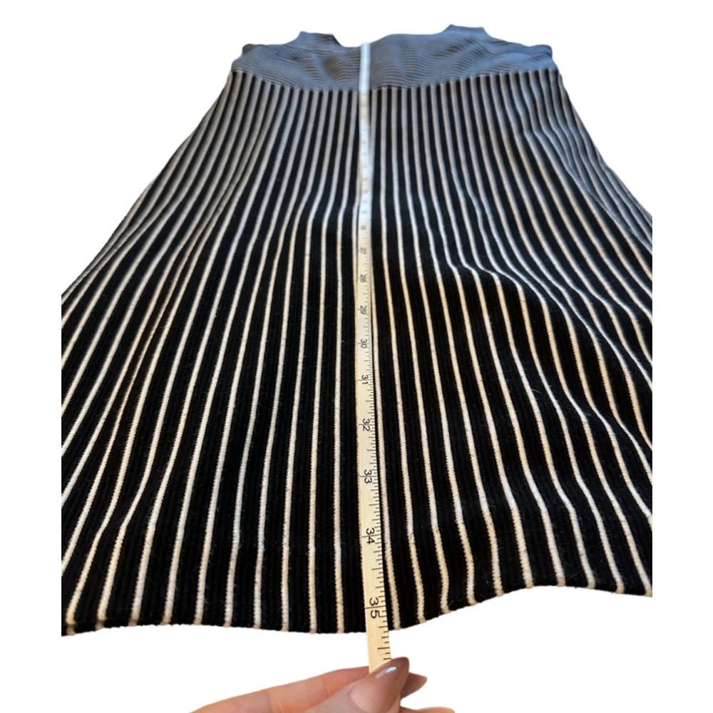SOLD - Banana Republic Sheath Dress, Sleeveless Black & White Striped, size 2 - Picture 10 of 11